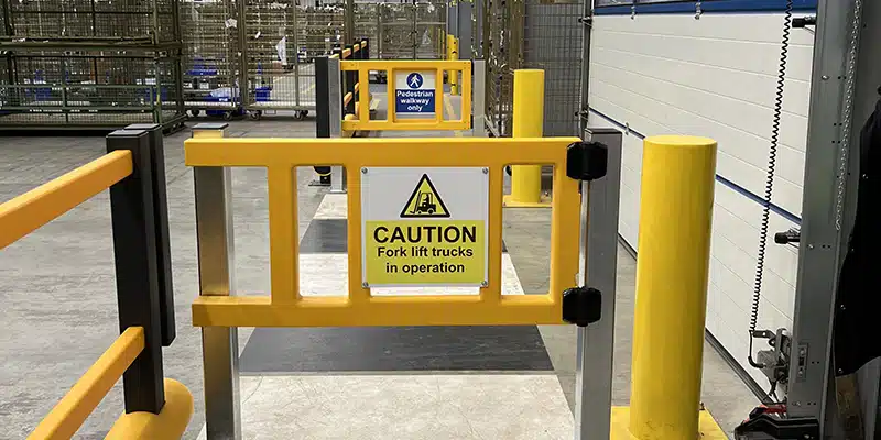 Betriebssicherheit: Geländer & Tore Geländer & Tore für sichere Abgrenzungen und kontrollierte Zugänge