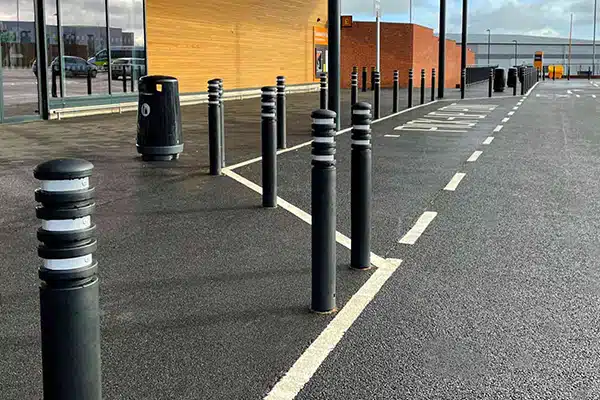 Parkplatzpfosten (Eco Bollards/McCue)