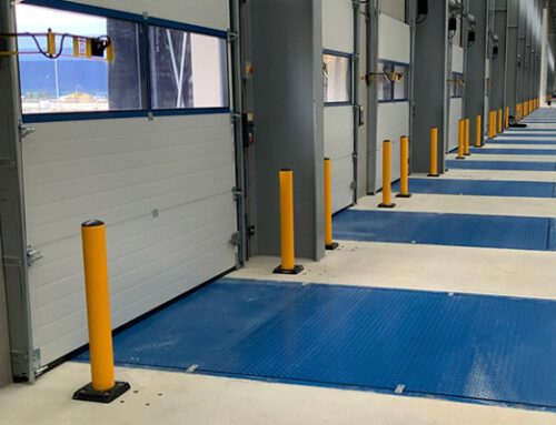 Stoßdämpfender Schutzpfosten zum Verschrauben