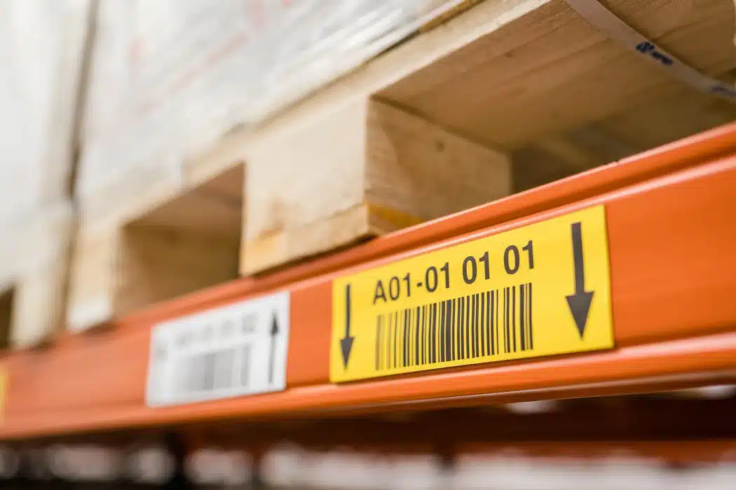 Systematische Regalbeschriftung für eine effizientere Logistik Systematische Regalbeschriftung für eine effizientere Logistik