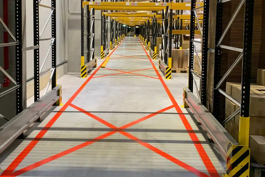 Bodenmarkierungen für mehr Sicherheit und optimierte Abläufe Bodenmarkierungen für mehr Sicherheit und optimierte Abläufe